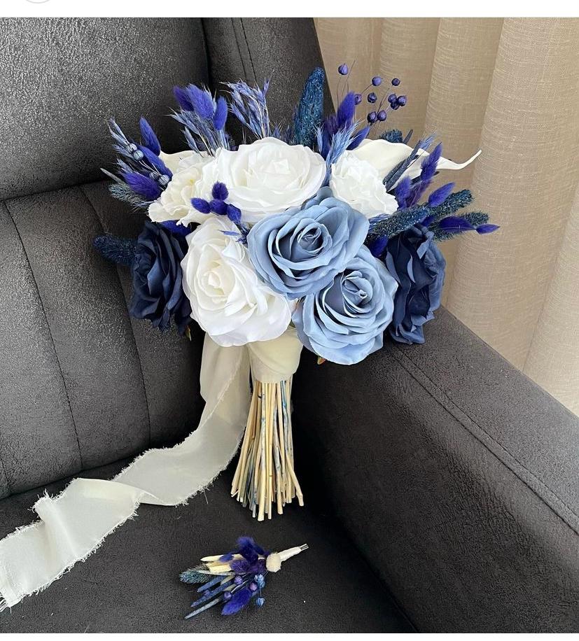 Yapay Mavi Islak Gül