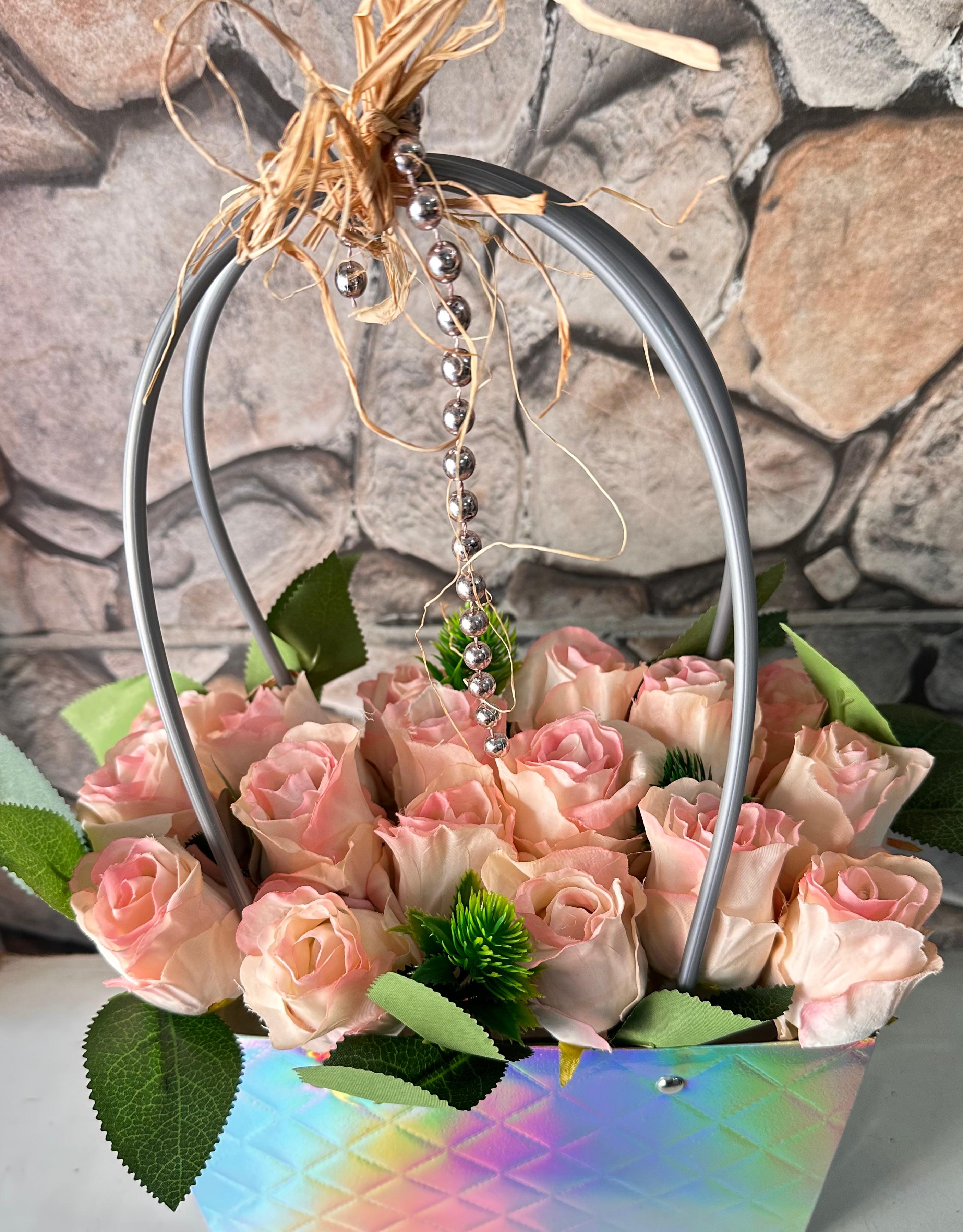 Çantada Yapay Pembe Gül Aranjmanı